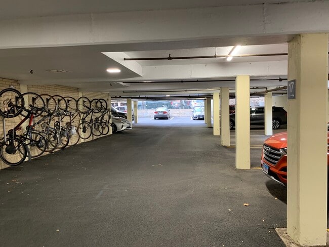 Building Photo - 420 W Aldine Ave