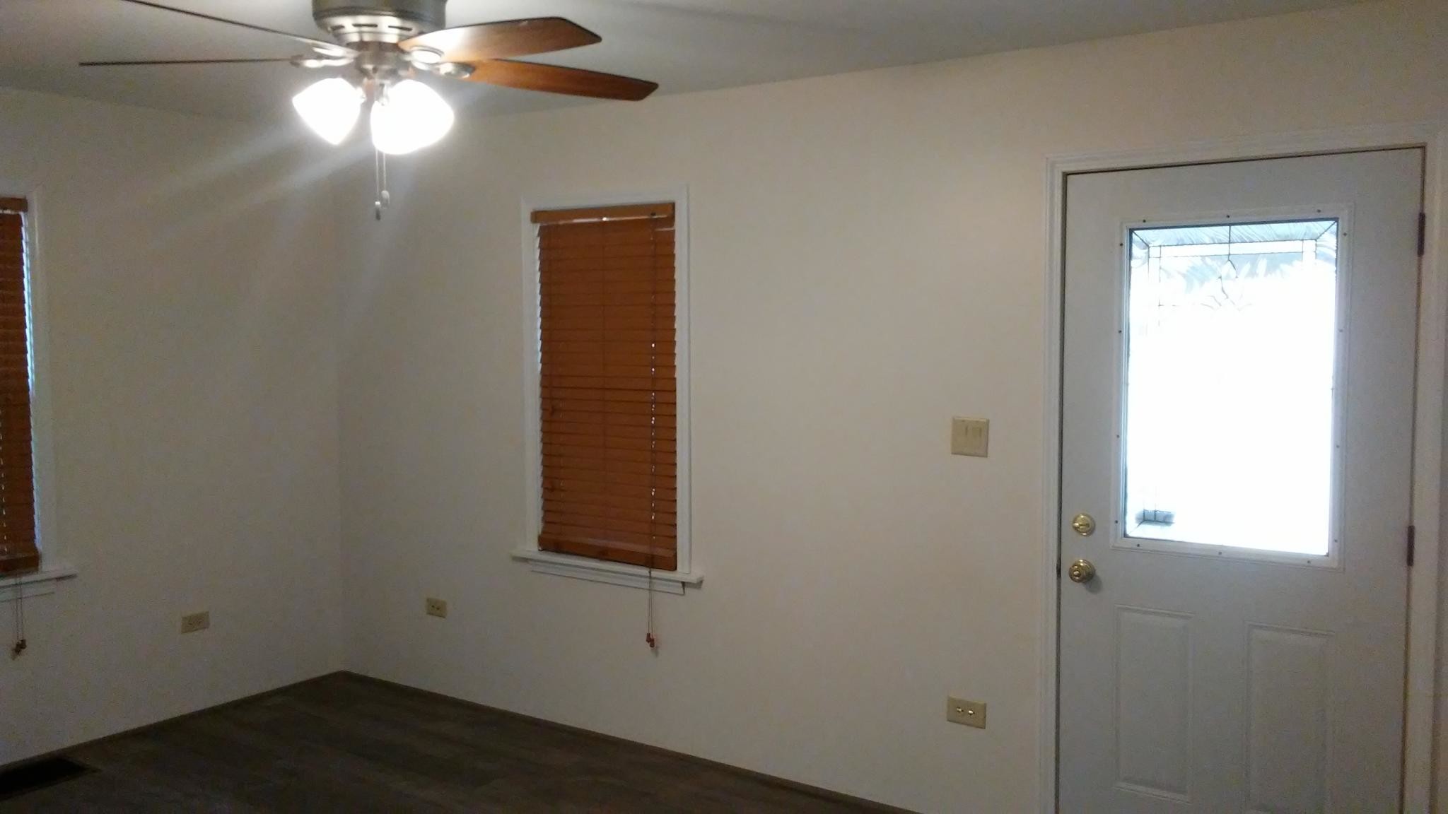 Living room - 427 N Briggs St