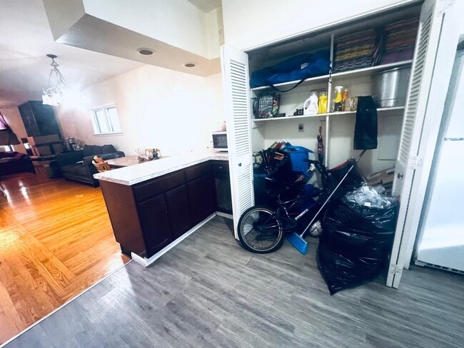 Building Photo - 549 61st St