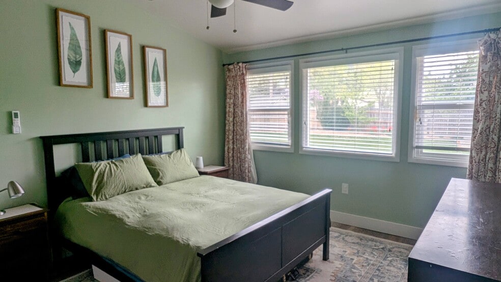 Lots of natural light - 3230 E 3900 S