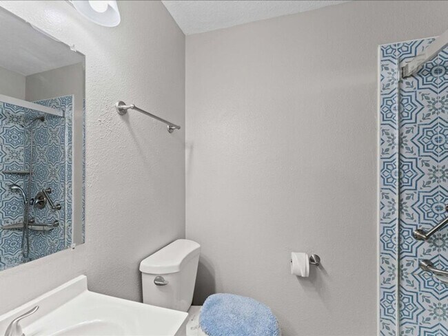 Building Photo - Charming 3 Bedroom Renovated Retreat: Cozy...