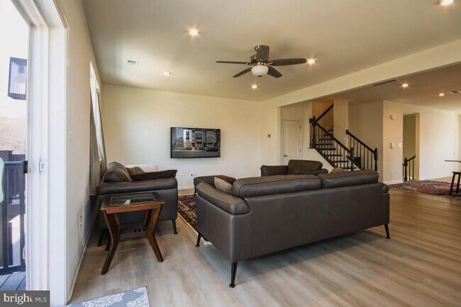 Building Photo - 9920 -B Sir Barton Wy