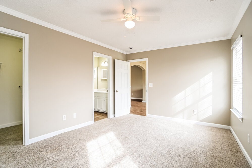 Building Photo - 300 Glencroft Dr