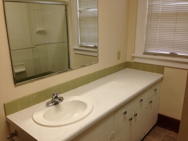 Building Photo - 523 Fairchild St