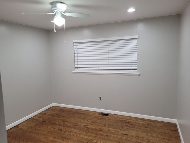 Building Photo - Remodeled 3 bedroom 2 bathroom house with 2 car garage and fenced yard