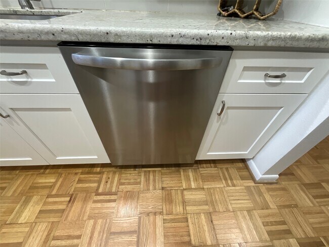 Building Photo - 2100 Commonwealth St