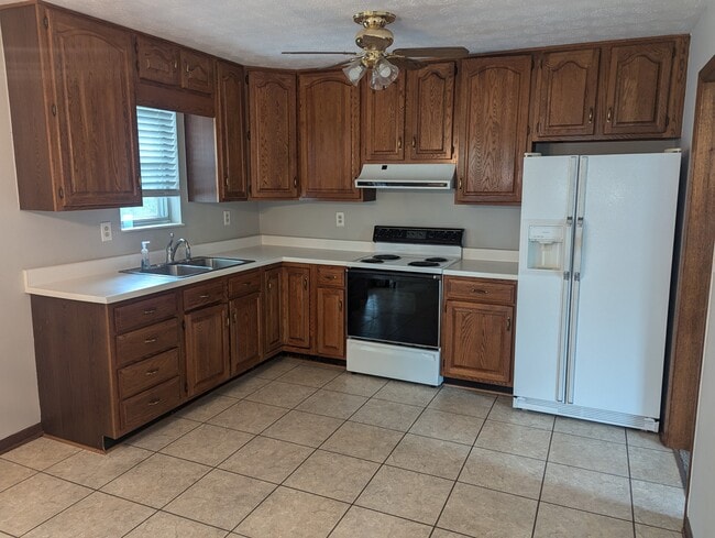 Building Photo - 908 Columbia Rd