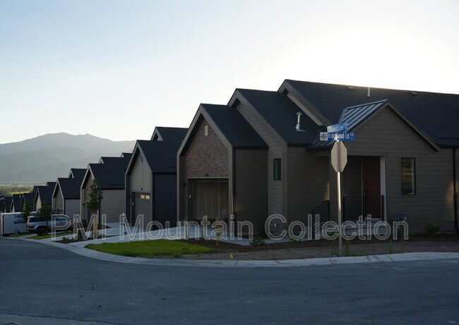 Building Photo - 459 Rimrock Ln