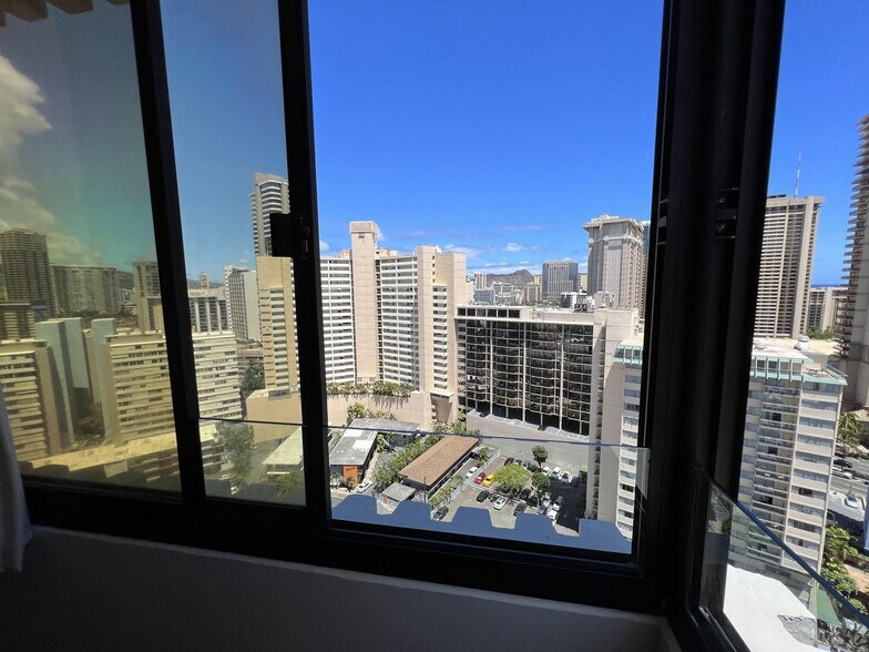 Building Photo - 343 Hobron Ln