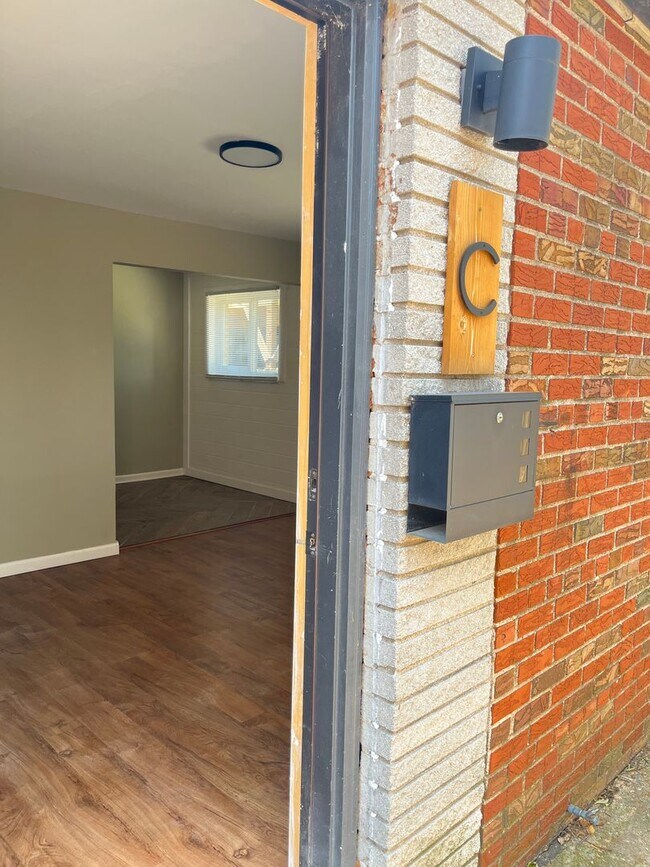Primary Photo - Inviting 1 bed/1bath in Benton Park West