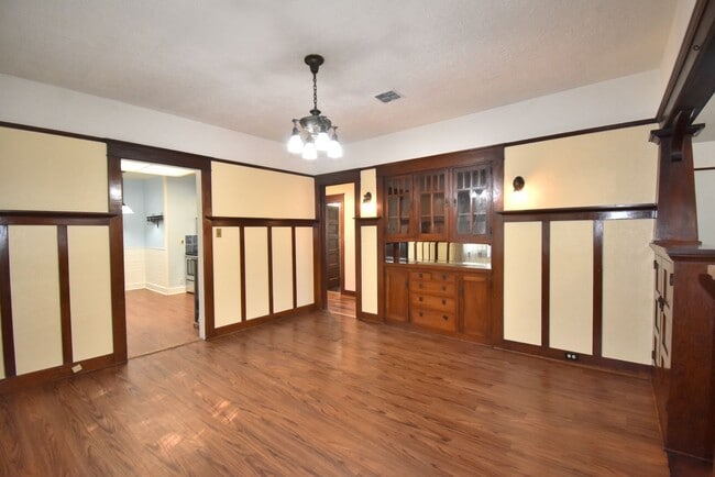 Building Photo - Beautiful Unique Home in Downtown Lebanon!