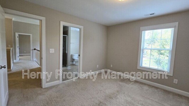 Building Photo - 121 Harvestwood Dr