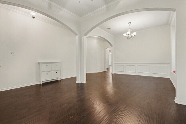 Building Photo - 1707 Briarhollow Dr