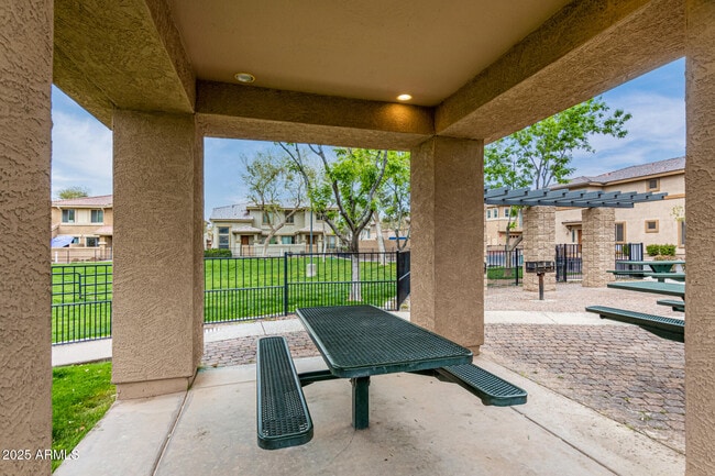 Building Photo - 1225 N 36th St