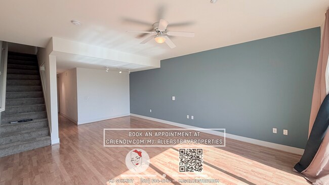 Building Photo - Beautiful two-story residence with 2 bedrooms, 2 bathrooms and balcony with views of the city loc...