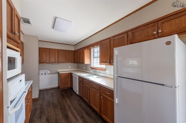 Building Photo - 4448 Cunningham Dr