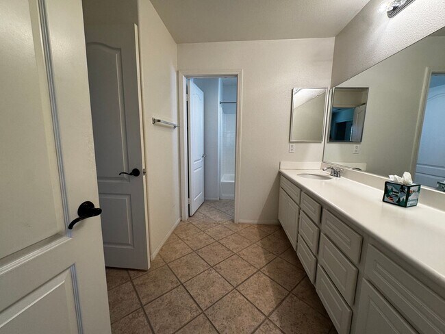 Building Photo - Spacious Temecula House with Bedroom and Bathroom on first floor!