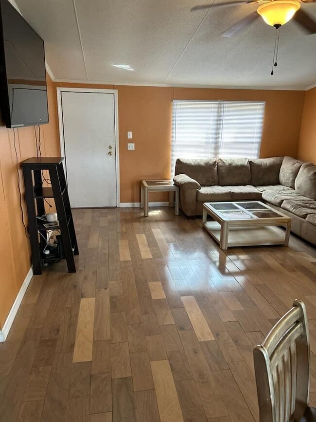 Building Photo - 732 Paradise Island Dr