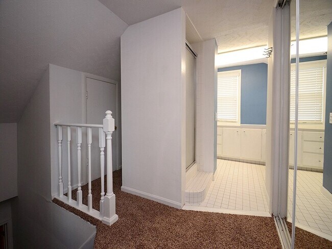 Building Photo - 509 S 50th Ave