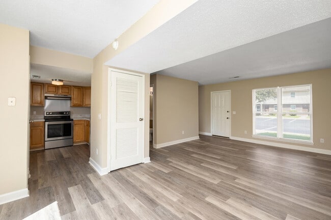 Building Photo - 1121 Alice Dr