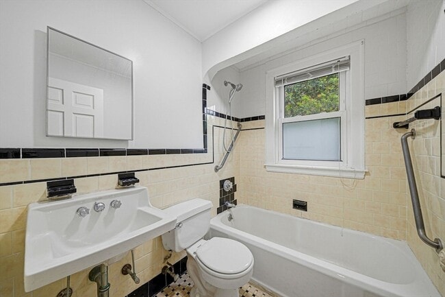 Building Photo - 33 Harvard St