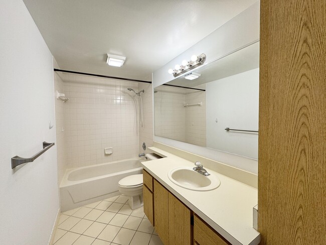 Building Photo - 563 Green Springs Pl