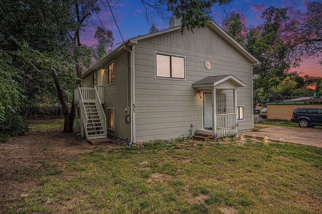 Building Photo - Upper-Level Duplex | $1,850/mo | All Utili...