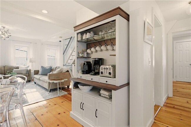 Building Photo - 38 Pope St