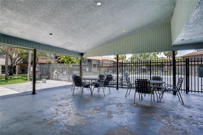 Building Photo - 6338 Newtown Cir