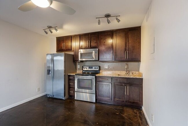Building Photo - Prime Location 1 beroom-1 bathroom in Green Hills
