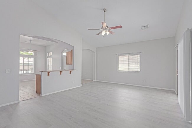 Building Photo - 11914 N 150th Ln