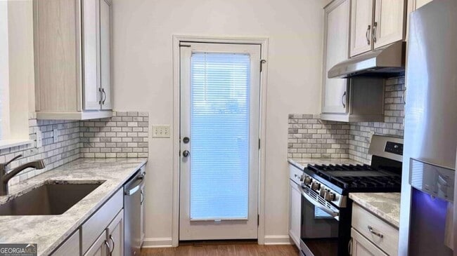 Building Photo - 6243 Shoreview Cir