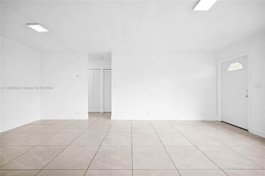 Building Photo - 18016 NW 40th Ct