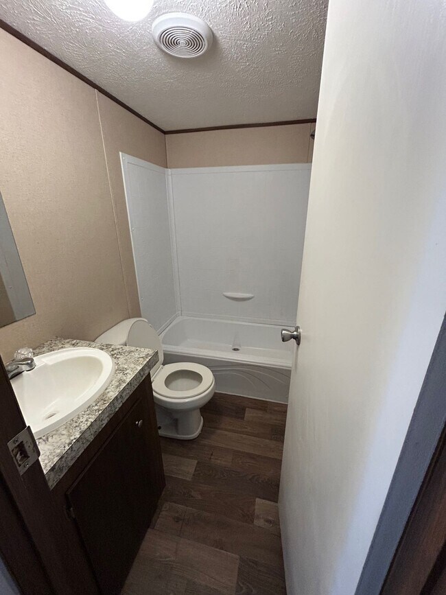 Building Photo - 1505 Nancys Dr