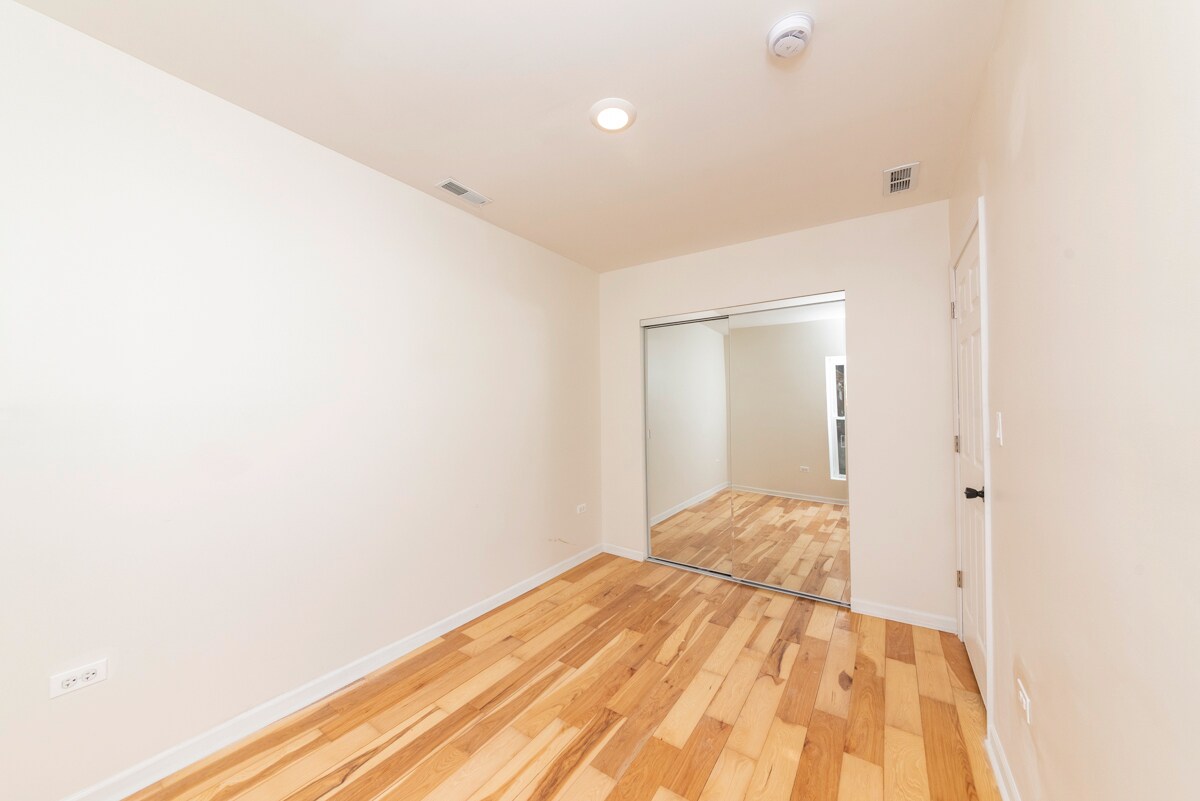 Building Photo - 1638 W 18th Pl