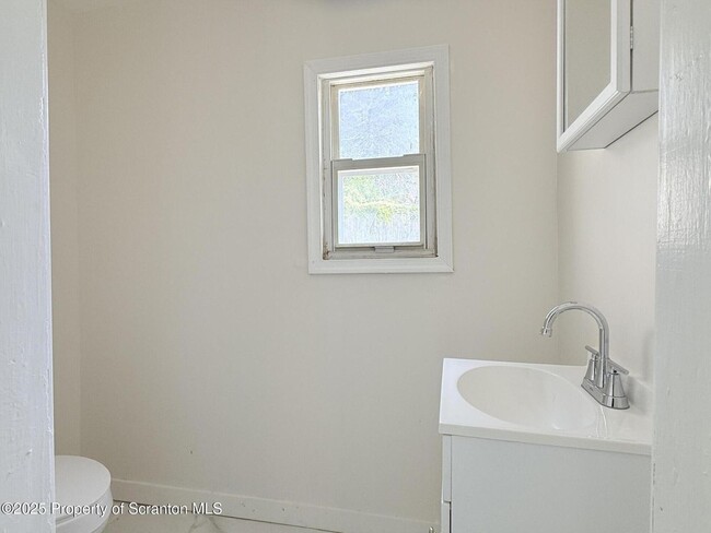 Building Photo - 210 Center Ave