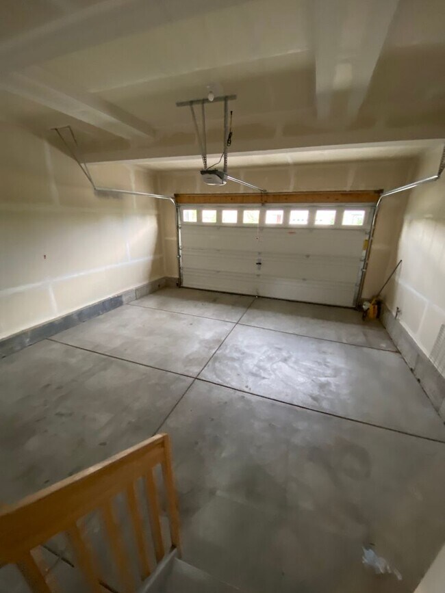 Building Photo - 4 bedroom 3 bathroom Single Family House in Aurora