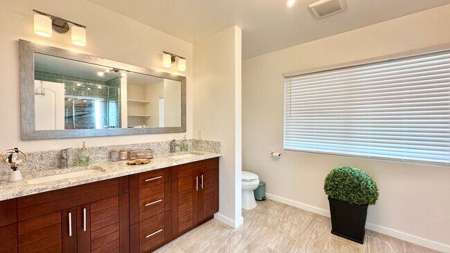 Building Photo - Fully Furnished 4 BD/3 BA Home in Mariner's Ridge!! Includes 1 Garage PRKG, W/D, Sep. Studio, & G...