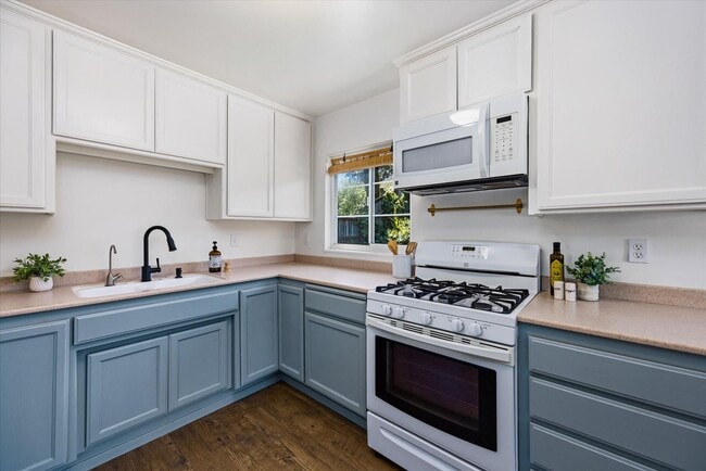 Building Photo - 191 Del Sur Way