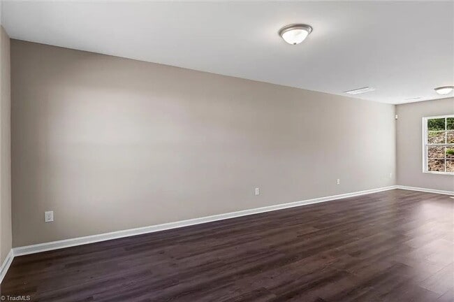 Building Photo - *** Move in Ready ***