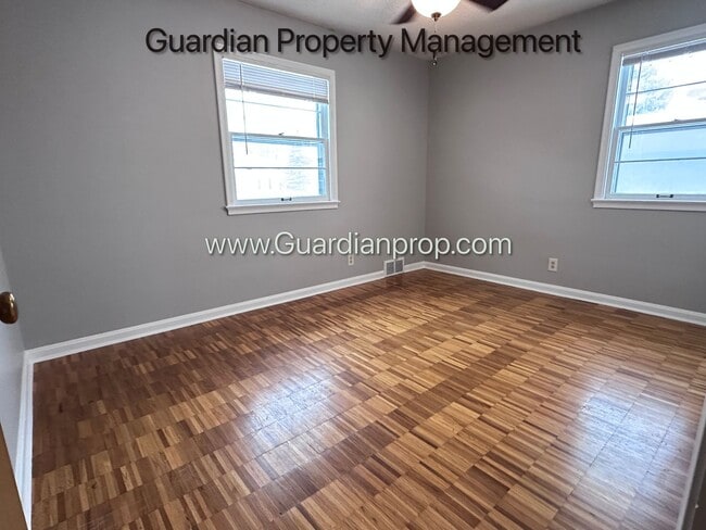 Building Photo - Richfield Single Family Home, Fenced Yard, 2 Car Garage, Dishwasher