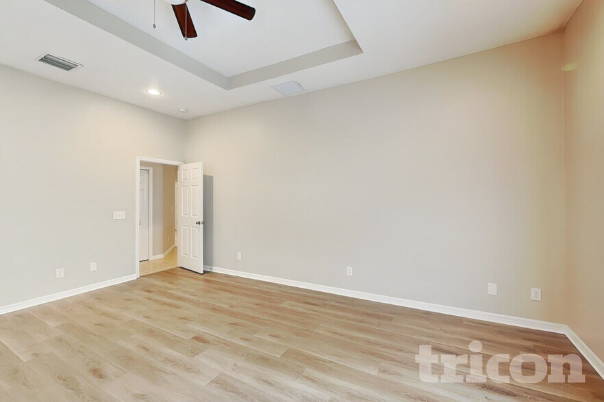 Building Photo - 13305 Silvercreek Dr