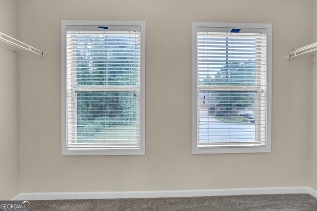 Building Photo - 568 Garden View Ct