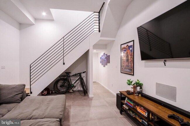 Building Photo - 1705 Annin St