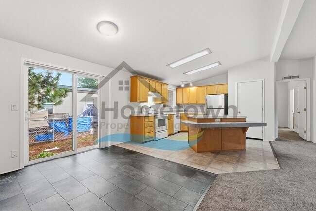 Building Photo - 2 Bedroom 2 Bathroom Home with Attached 2-Car Garage Available in Athol!