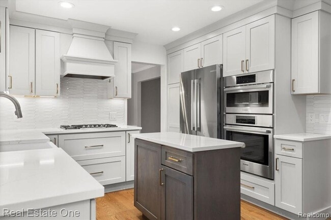 Building Photo - 1568 Grandview Dr