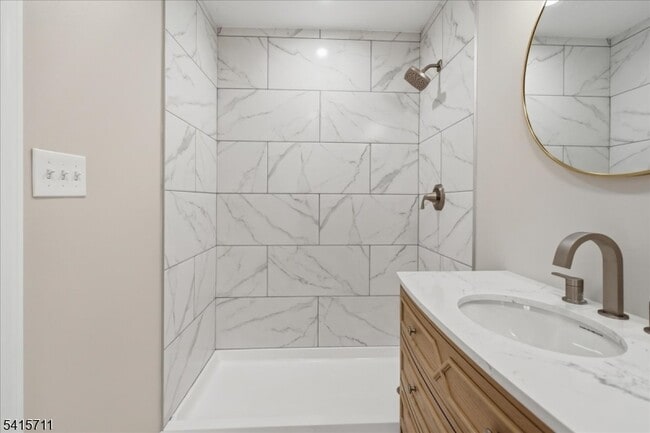 Building Photo - 17 Richter St