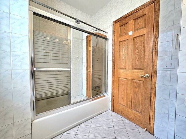 Building Photo - 2126 W 24th St