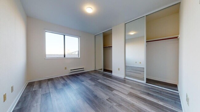 Building Photo - Charming 2BD/1BA Apartment in Prime Neighborhood with Parking