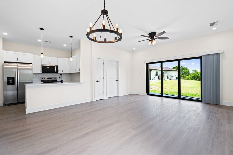 Building Photo - 12138 Tetzel Ave